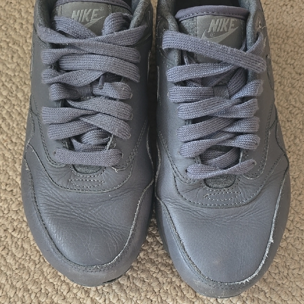 Nike Womens Gray Sneakers